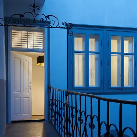 Arcade Apartment *